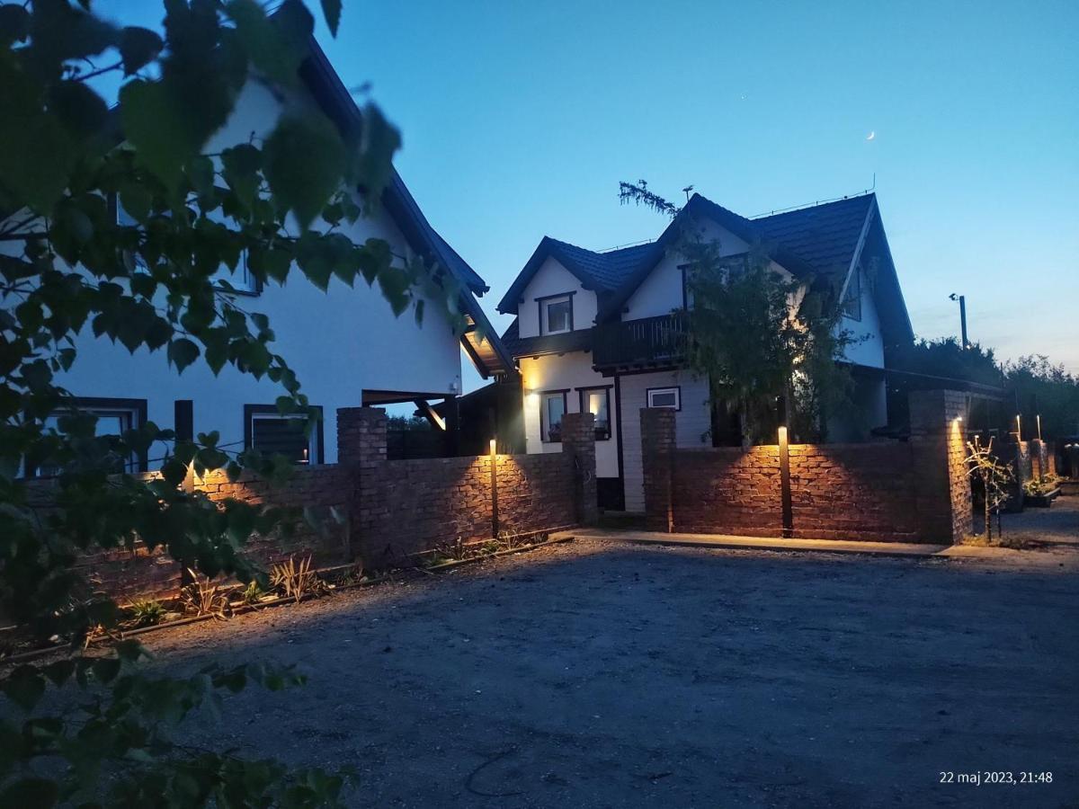 Domek Parterowy Apartamentowy Ostoja Rewal Esterno foto